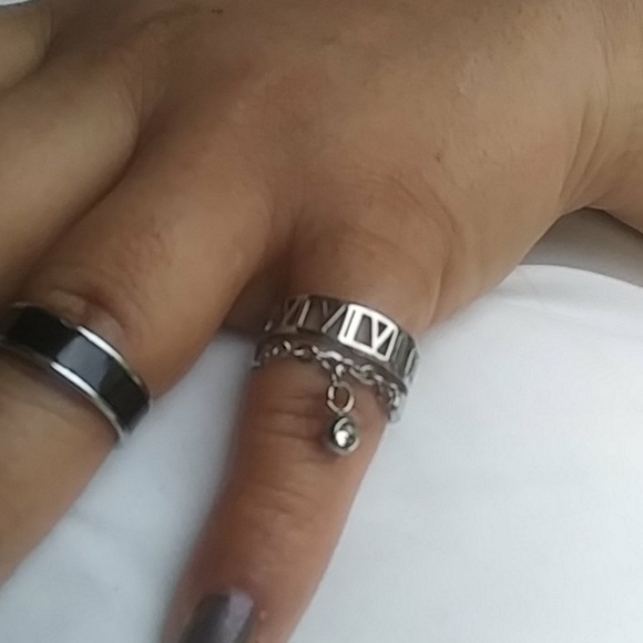 Ring - Picture 2 of 3